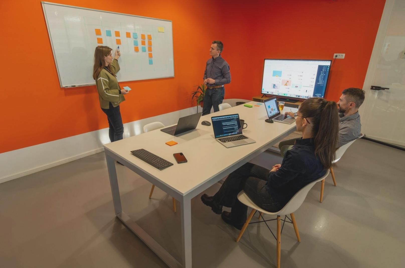 Session de formation en analyse financière avec participants